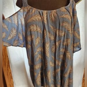 Torrid Cold Shoulder Top - Size 3 - Feather Pattern